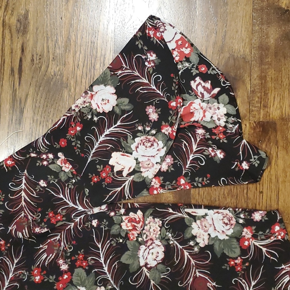 Womens Loft black floral top with bell sleeves size XS - Picture 3 of 7